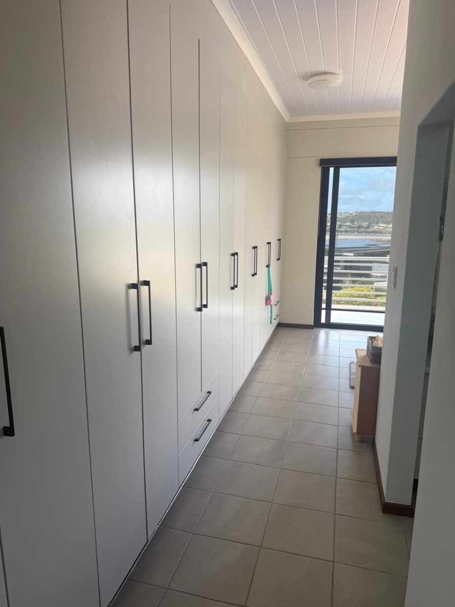 5 Bedroom Property for Sale in Stilbaai Oos Western Cape